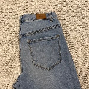 28W BDG Mom Jeans in a light wash
